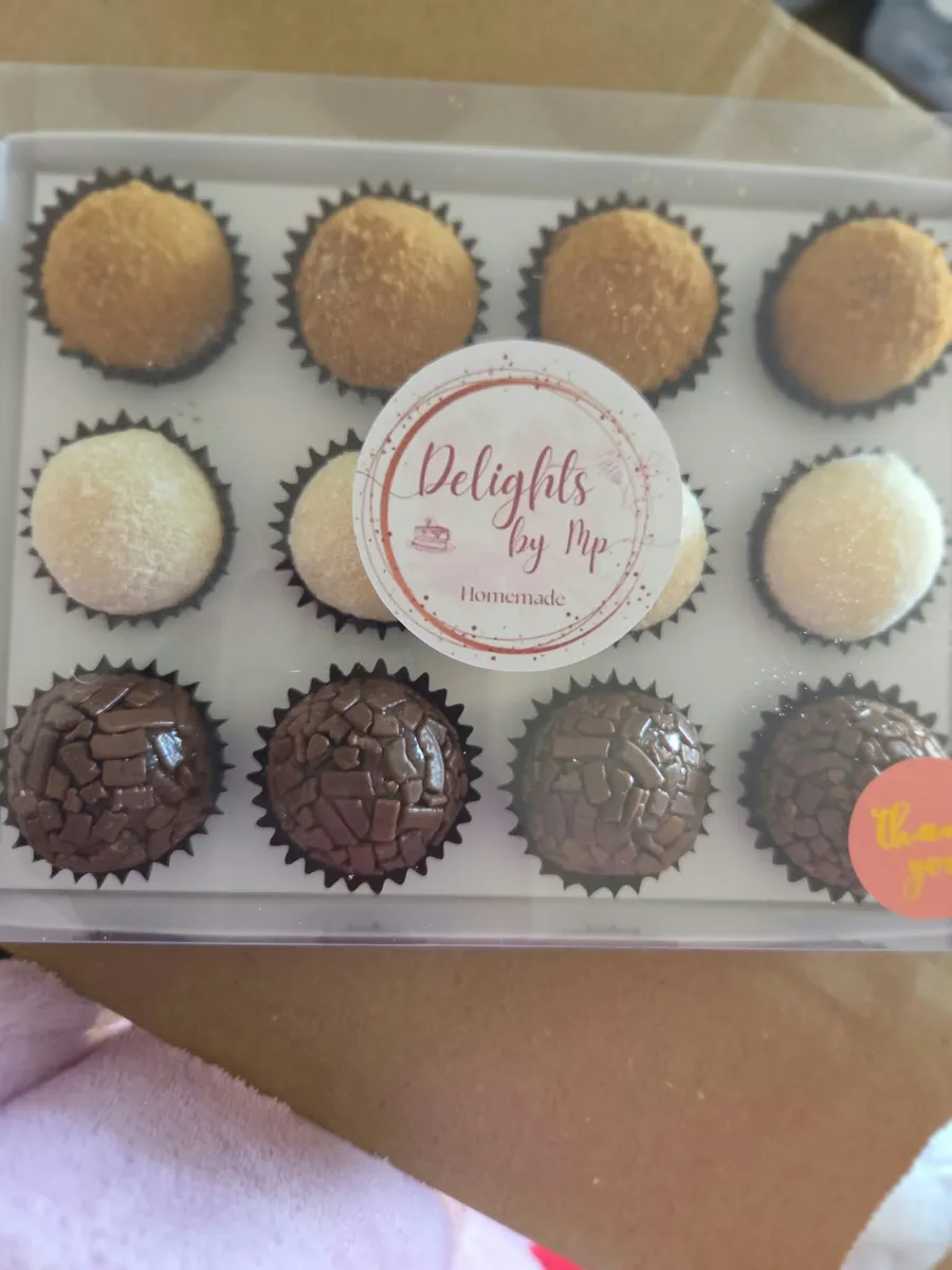 Caixa de brigadeiros personalizada