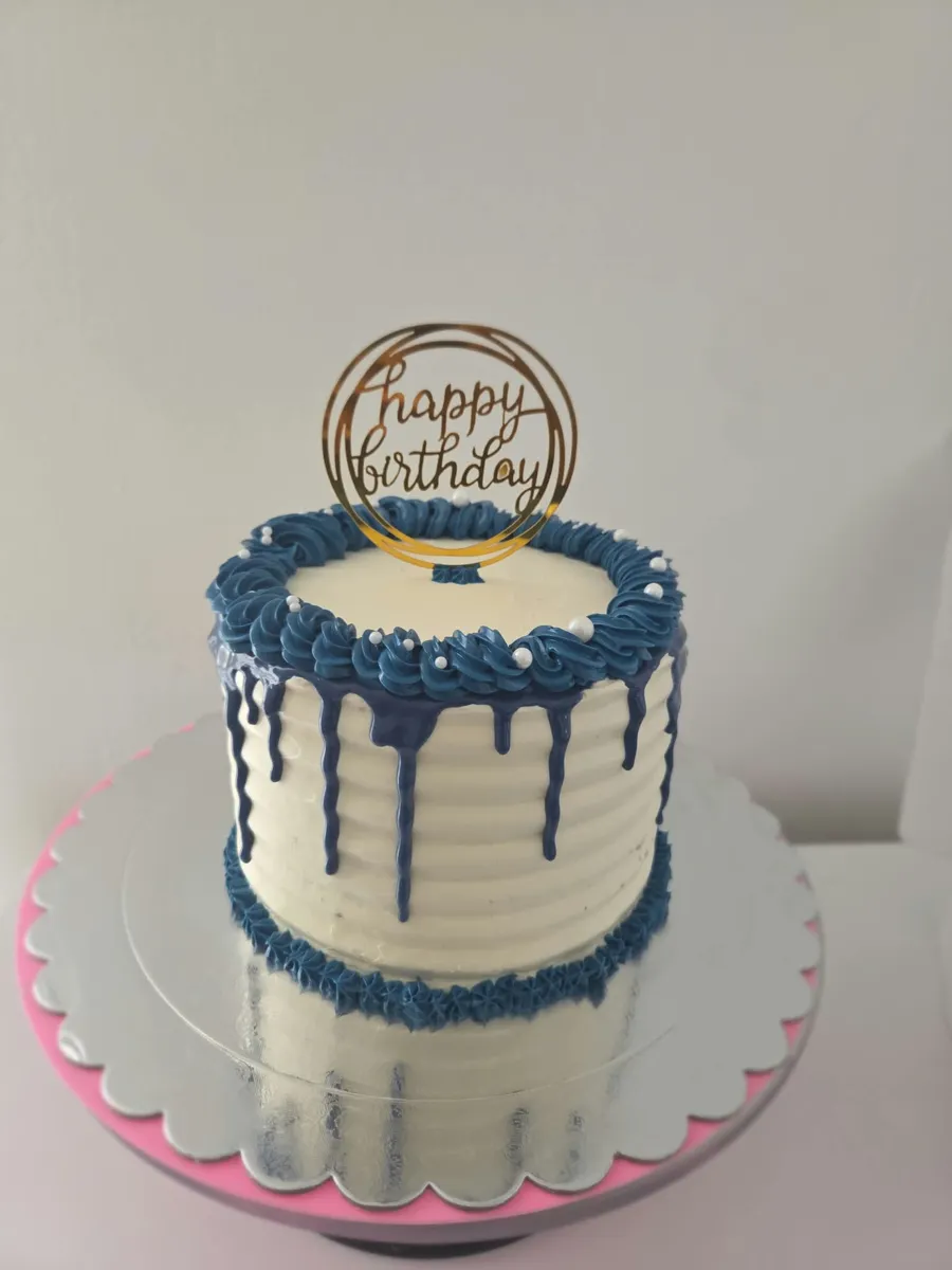 Bolo azul de aniversário